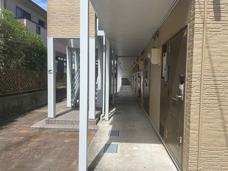 レオパレスシャルマンシード 玄関