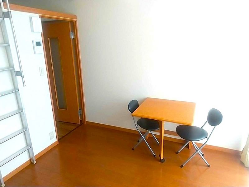 レオパレスサクラパーク 居間