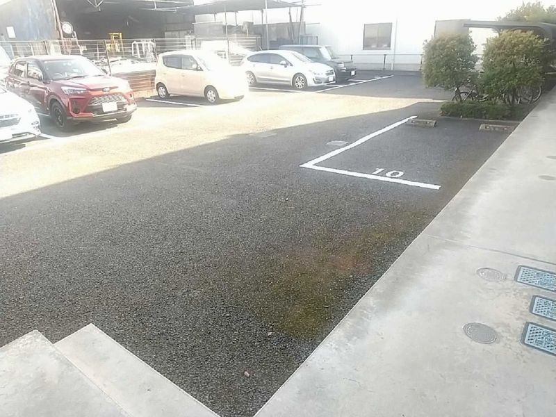 leopalace Familiar Shimosato II 停车场