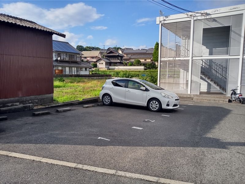 レオパレスヴェルドミールＭＩＫＩ 駐車場