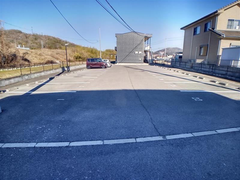 レオパレス瀬戸西 駐車場