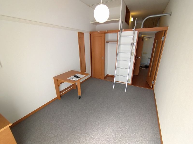レオパレスカメリア 居間