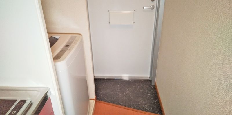 レオパレスマムトープ 玄関