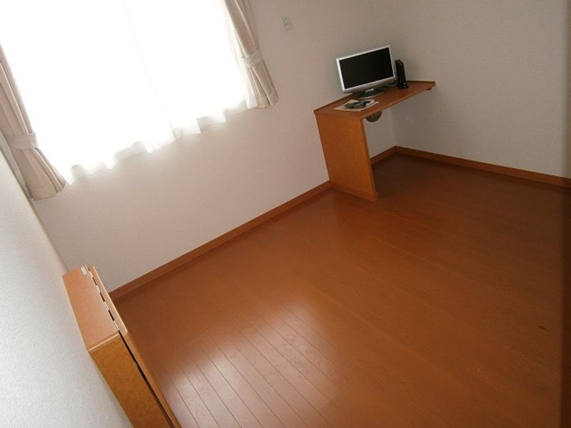 レオパレスカンパーナ 居間