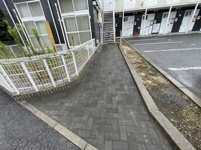 レオパレスミッドフォート エントランス