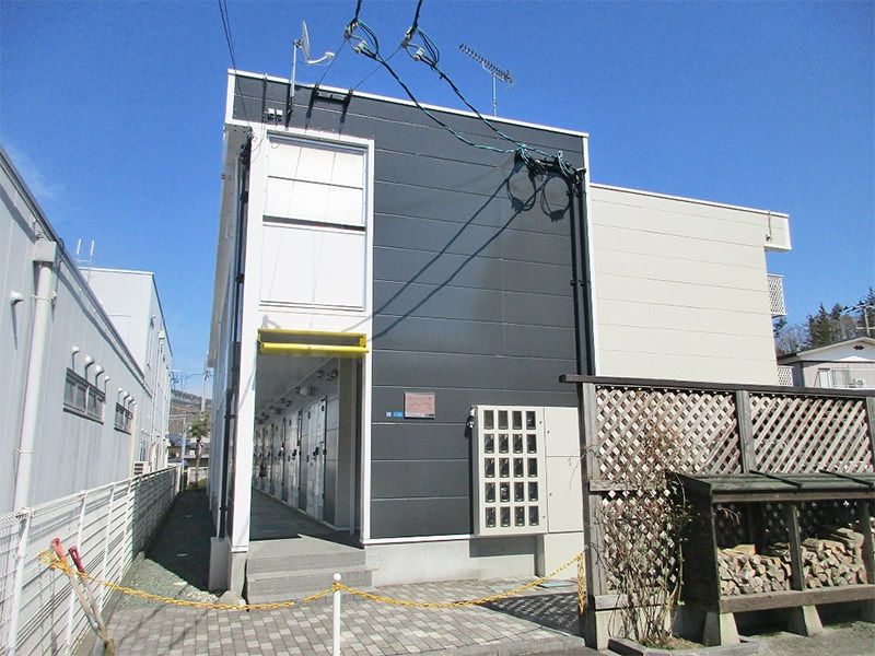 レオパレス洞清水 エントランス