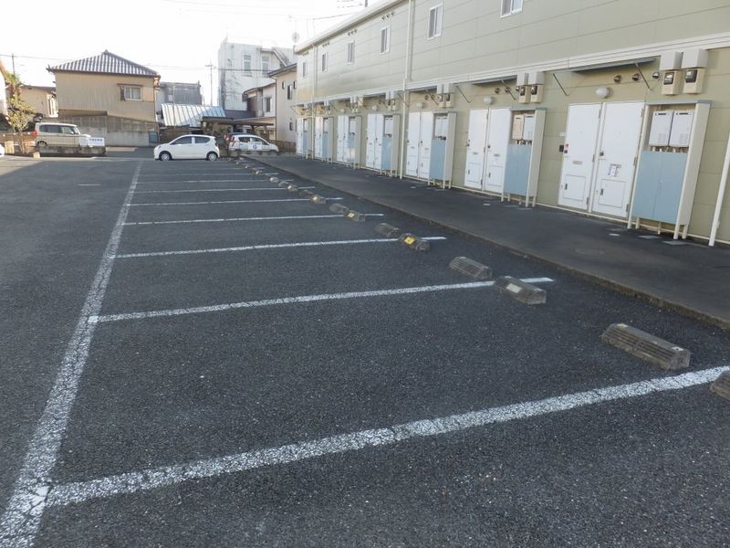 レオパレスエバ３６Ａ 駐車場