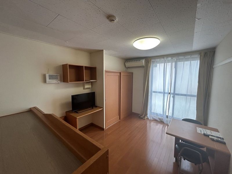 レオパレス松森台 居間