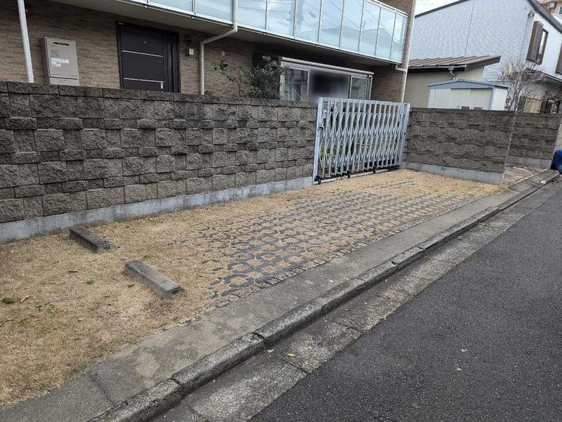 レオネクストルミニア 駐車場