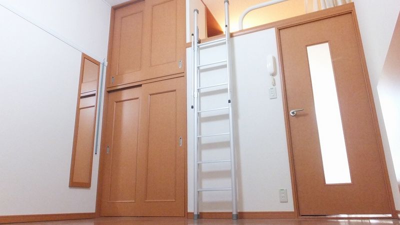 レオパレスＫＭ 居間