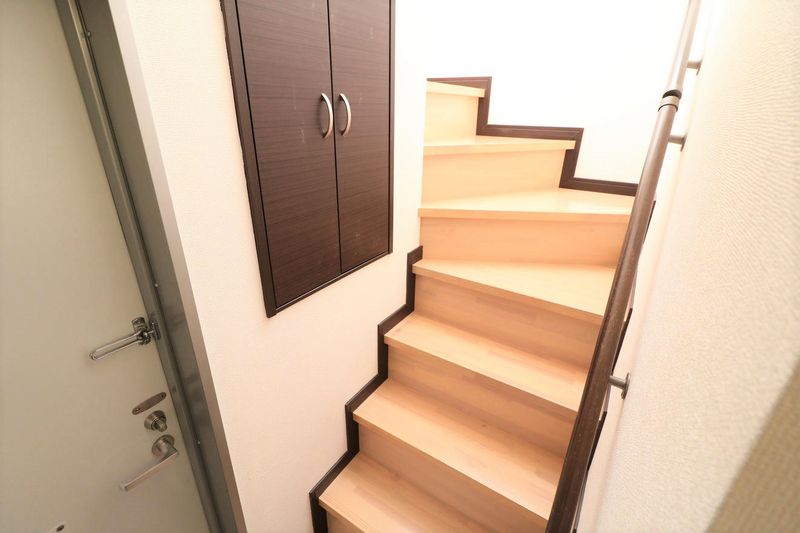 LEONEXT First Entrance