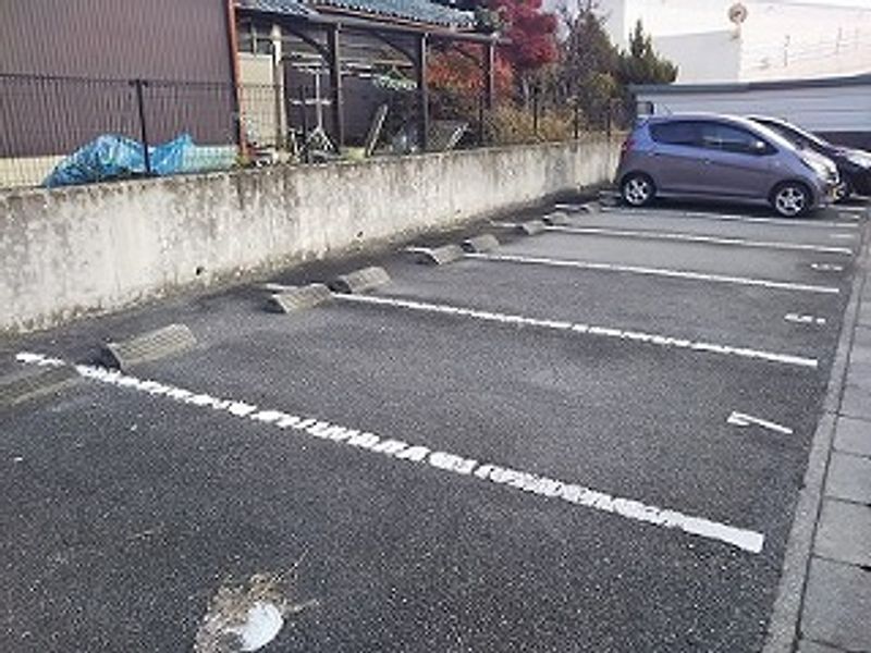 レオパレスサンライズ 駐車場
