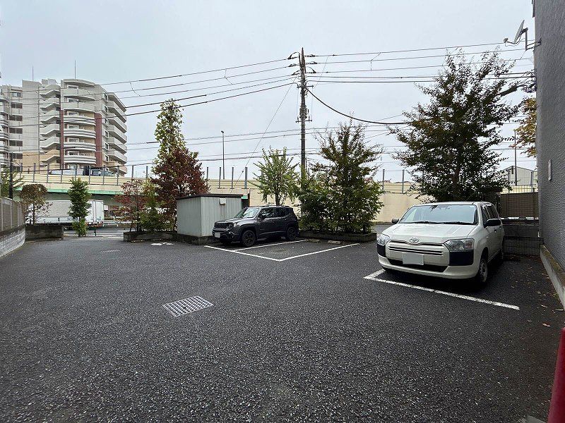 レオパレスウィステリア神田 駐車場