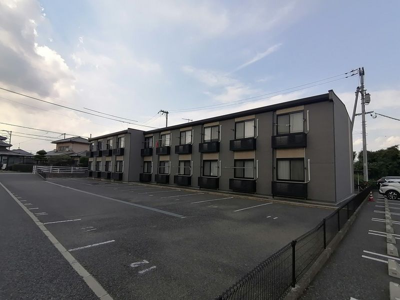 レオパレスルミナーレ 駐車場