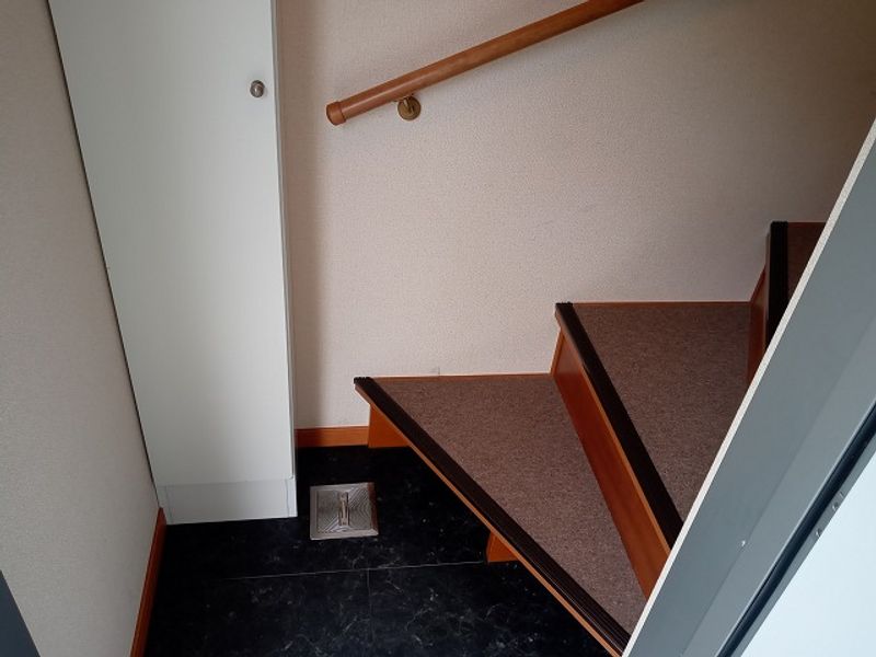 レオパレス後城 玄関