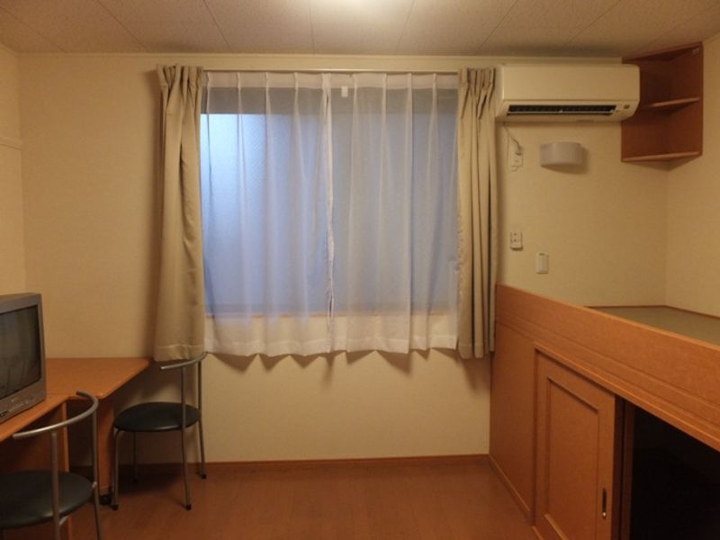 レオパレスサンロード 居間