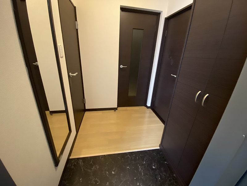 LEONEXT Central Entrance