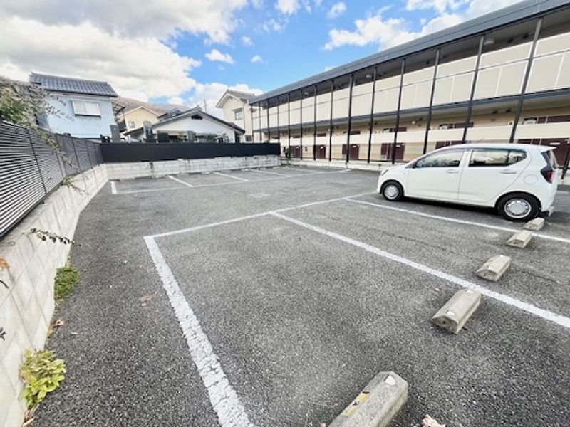 レオパレスパーチェ 駐車場