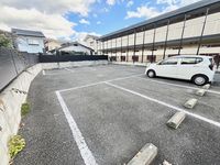 レオパレスパーチェ 駐車場