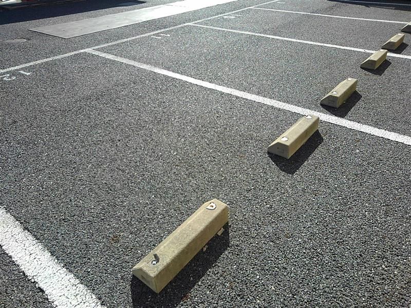 レオパレスコーポ弥生 駐車場