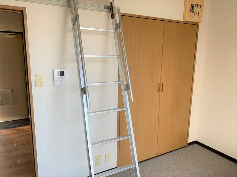 レオパレス楠 居間