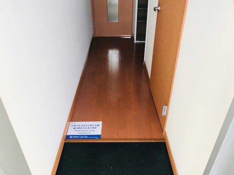 レオパレスシャルマン 玄関