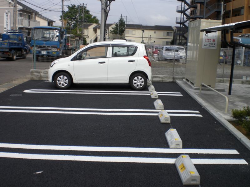レオネクストダンデリオン東中央 駐車場