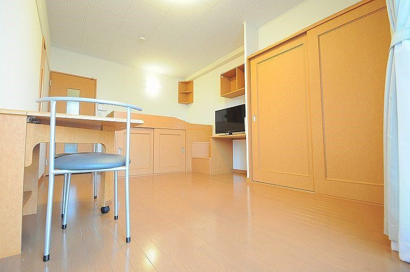 レオパレス室堂 居間