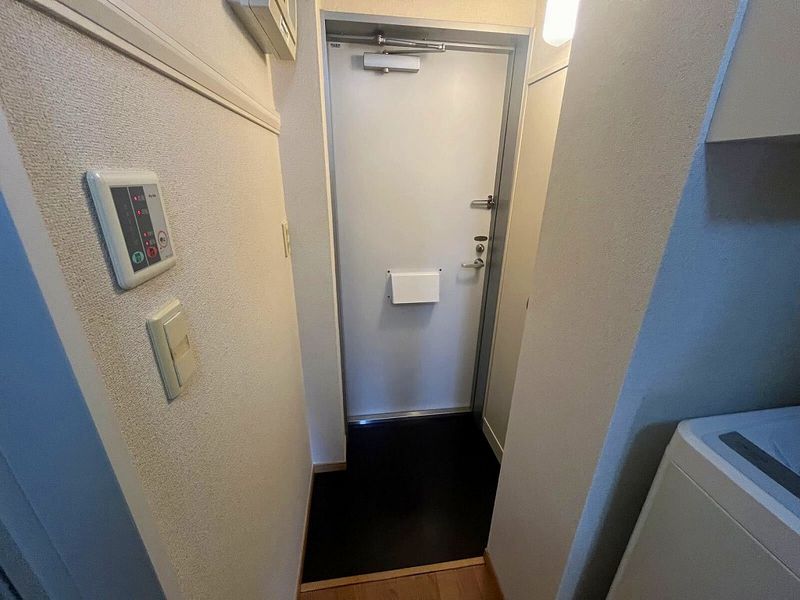 leopalace A Bond Entrance