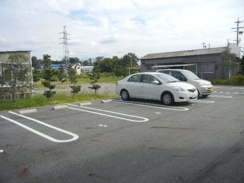 レオネクストプランタン 駐車場