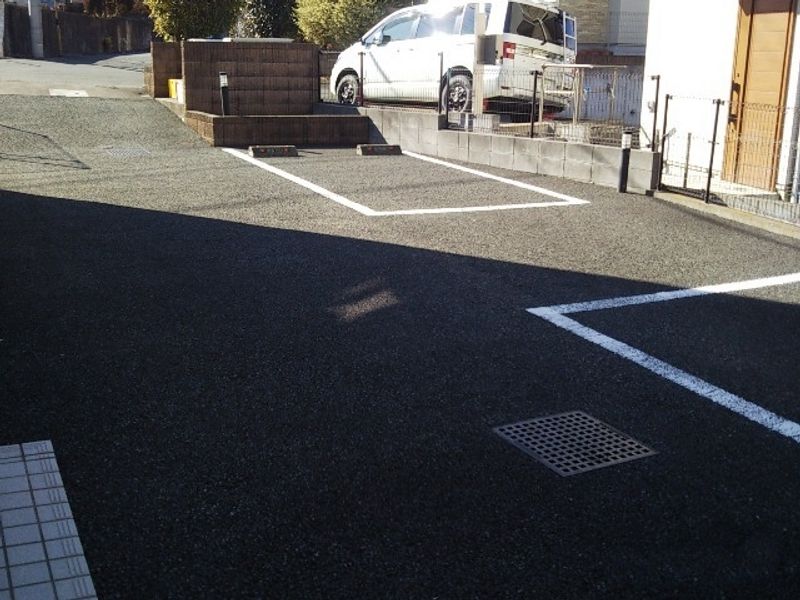 レオパレスエリクシール 駐車場