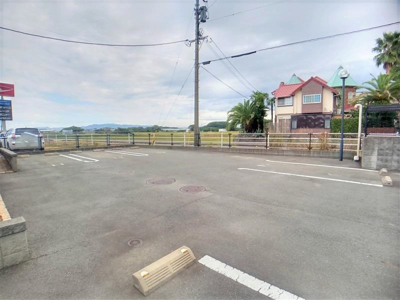 レオネクストソラーナ西牟田 駐車場
