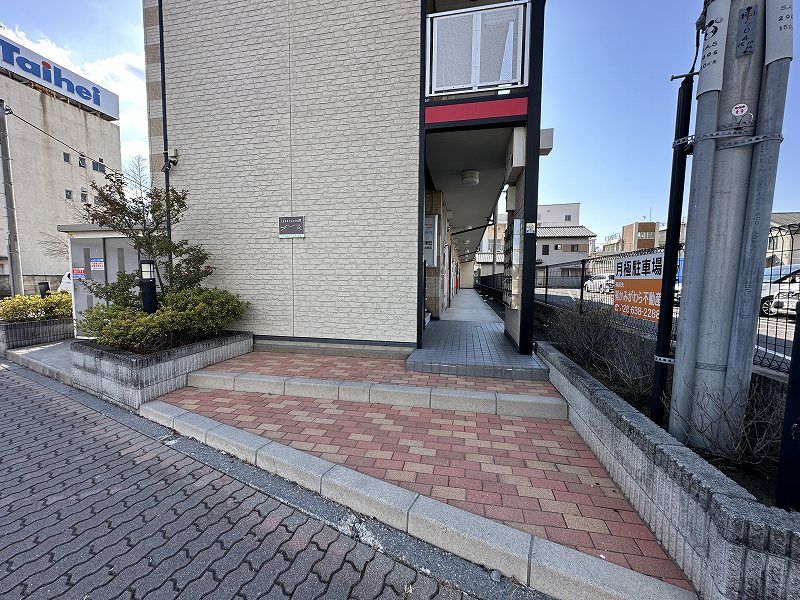 レオパレスコンフォートヒルズ エントランス