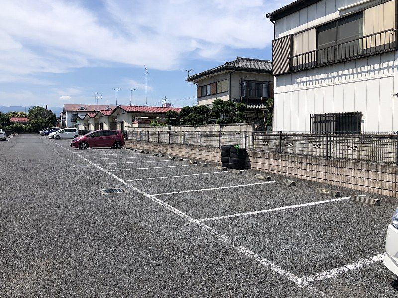レオパレスダンデライオンⅠ 駐車場