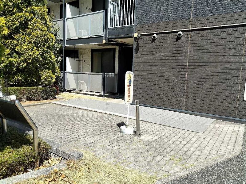 レオパレスＫウッズⅡ エントランス