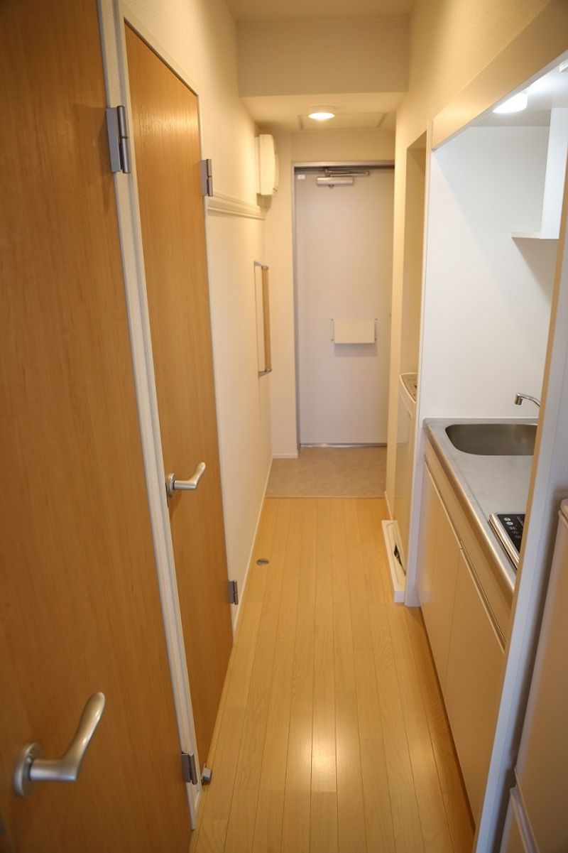 レオパレス川崎港町 玄関