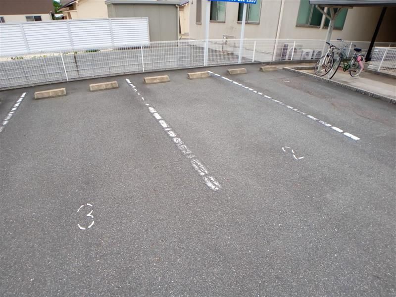 レオパレスＬｅｏＨＩＲＡＮＯⅡ 駐車場