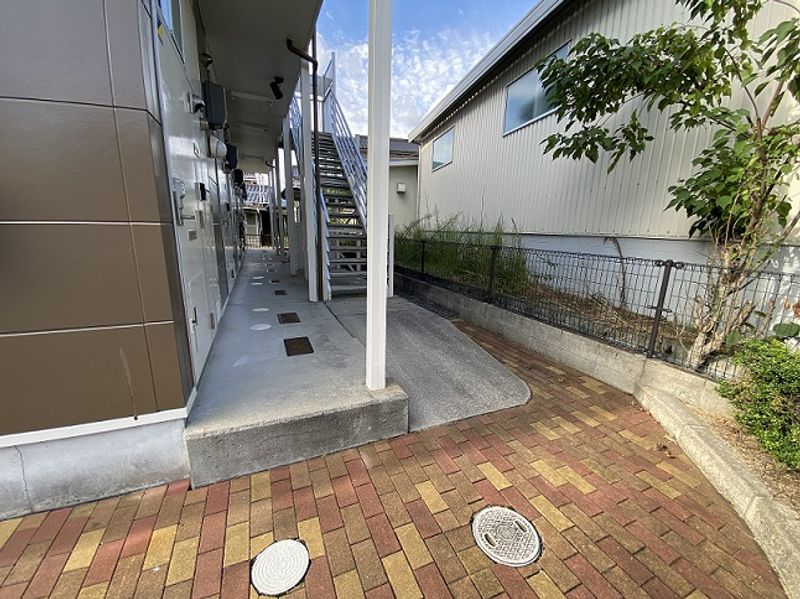 レオパレスアムール田野浦 エントランス