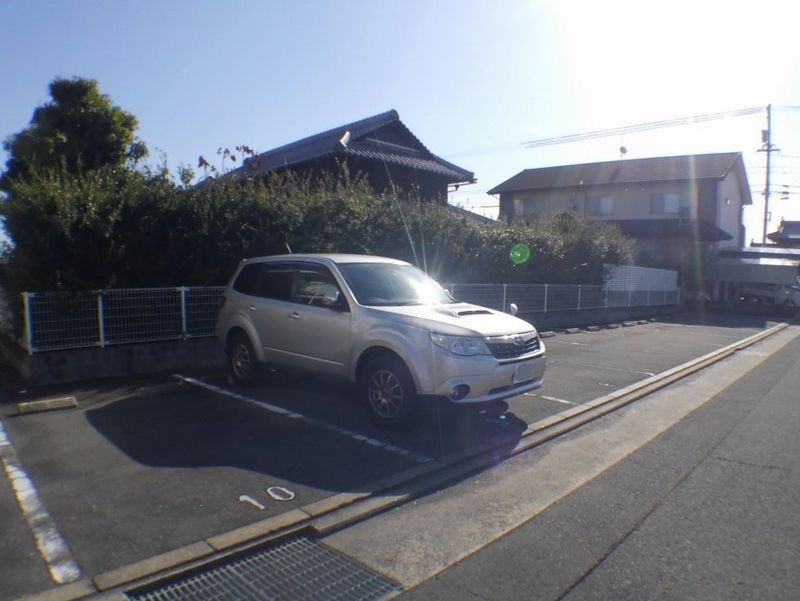 レオネクストヴィヴィエンダ林 駐車場