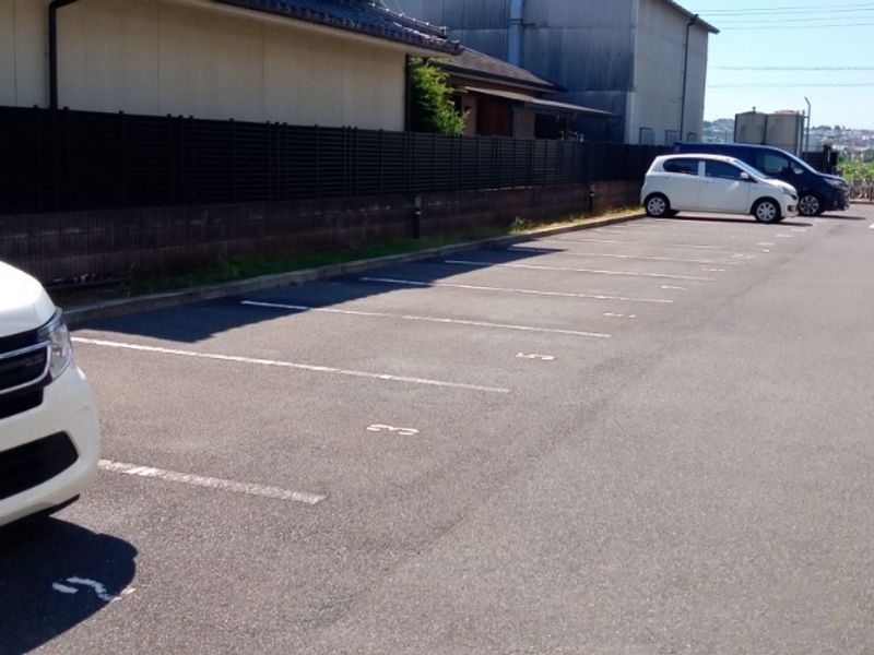 レオパレスおおまち 駐車場