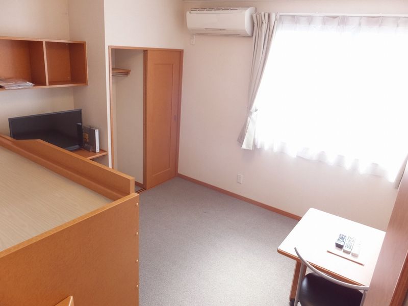 レオパレスウッド　ワーク 居間