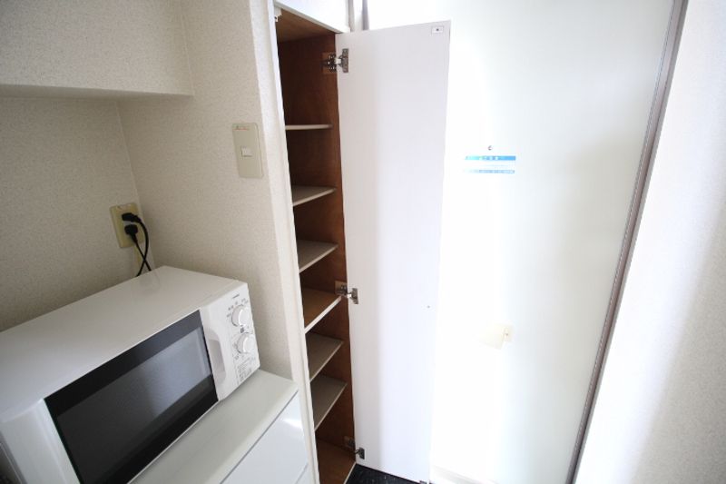 レオパレス若葉 玄関