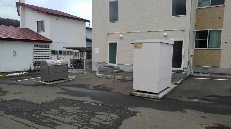 レオパレスサザンヒルズ佳基 駐車場