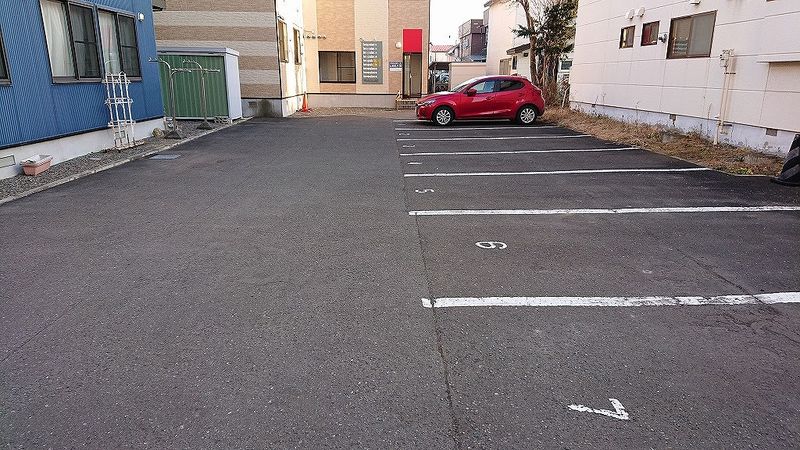 レオパレスベレン 駐車場