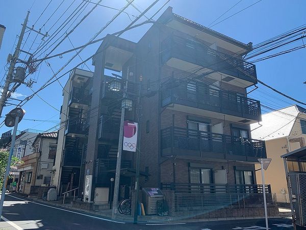 LEONEXT Aki exterior