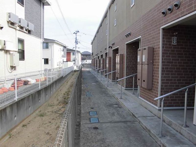 レオネクストルース エントランス