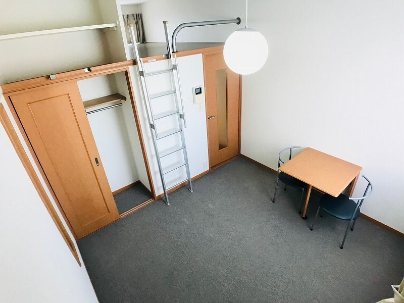 レオパレスステーションプラザ 居間