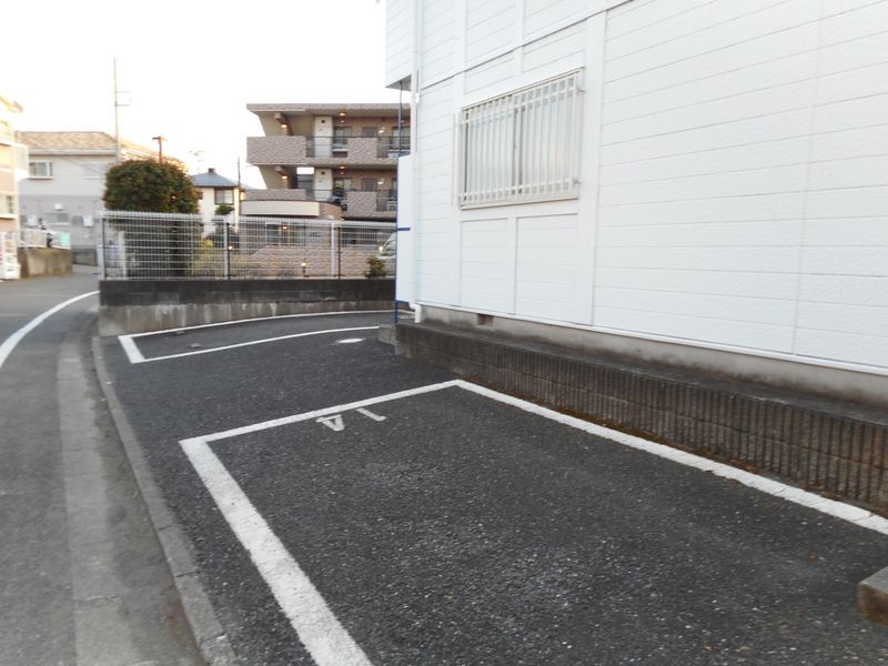 レオパレス永山第２ 駐車場