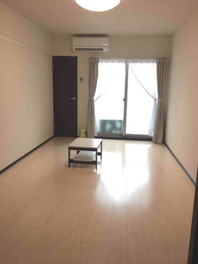 CLEINO NISHIGAI IV Living room