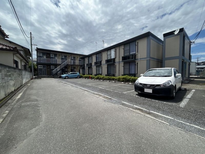 レオパレスプロヴァンス 駐車場